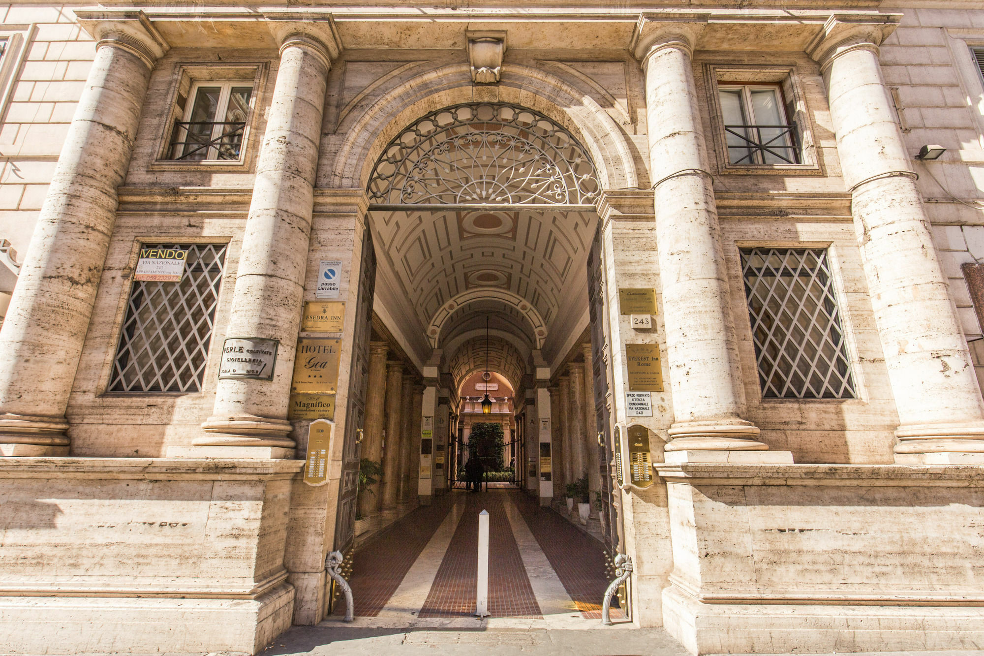 Persepolis Rome Hotel Exterior foto